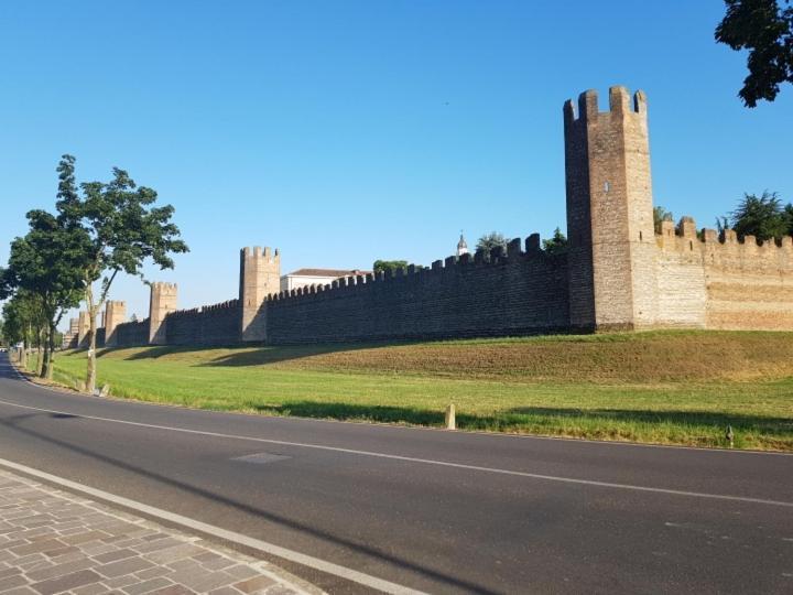 Ostello Citta' Murata مونتاغنانا المظهر الخارجي الصورة