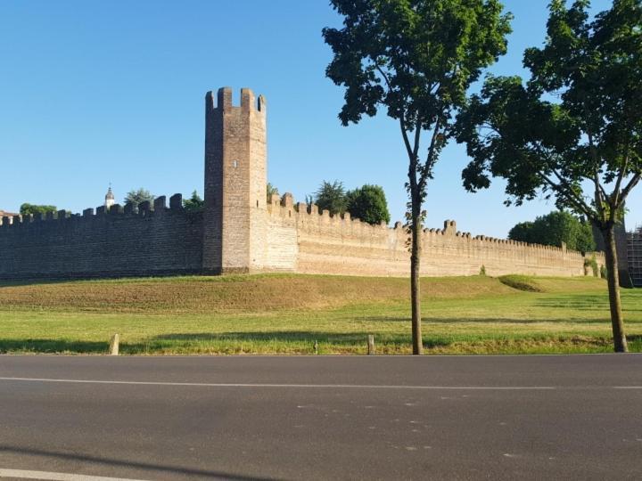 Ostello Citta' Murata مونتاغنانا المظهر الخارجي الصورة